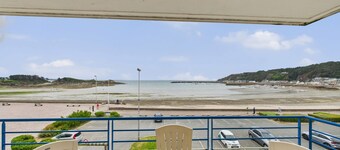 Sea view – 25m from beach, sleeps 4
