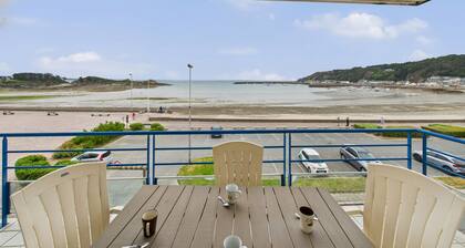 Sea view – 25m from beach, sleeps 4