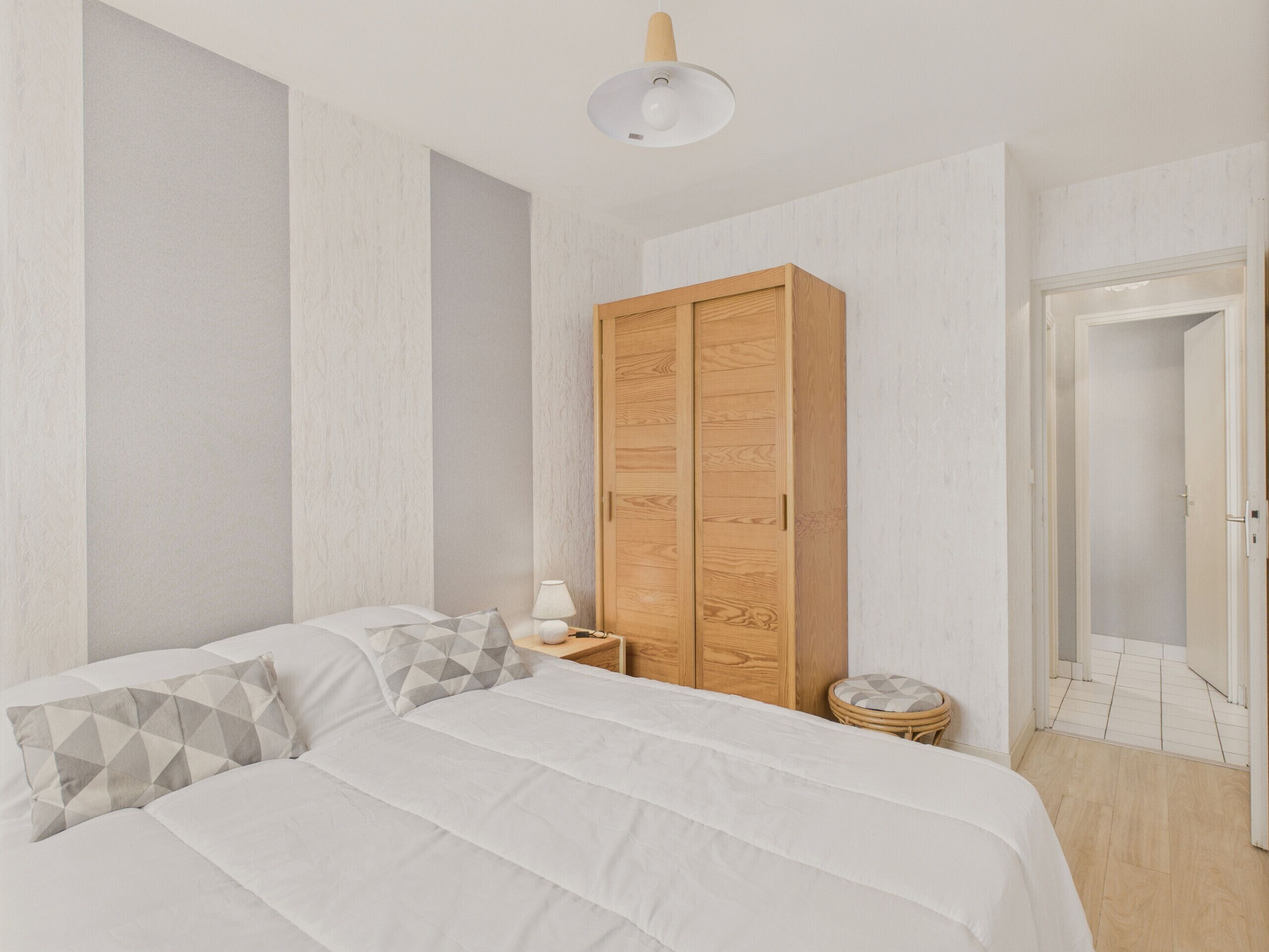 Een strijkplank/strijkijzer