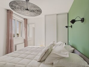 3 bedrooms, iron/ironing board, free WiFi