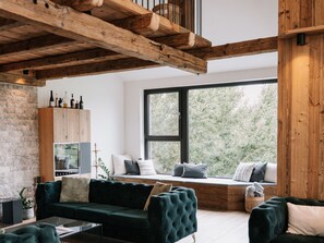 Televisión, chimenea