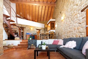 Smart TV, fireplace - Charming barn in the Matarraña, patio with barbecue and AC - Casa de las Letras (Liedo)