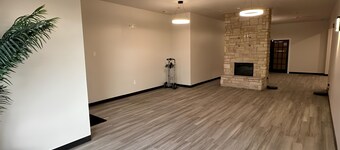 Newly Remodeled! - A4 Queen Rm Private Bathroom, Shared Shower (Lockable)