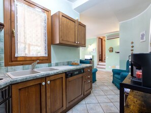 Mikrovågsugn, ugn, diskmaskin och brödrost