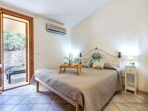 3 bedrooms, iron/ironing board, travel crib, free WiFi