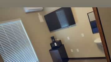 1 bedroom, desk, free WiFi, bed sheets