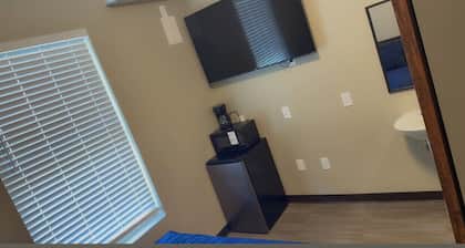 Newly Remodeled! Mattoon - A9 - Queen Room