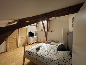 5 slaapkamers, een strijkplank/strijkijzer, wifi, beddengoed