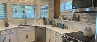 Charming 1-bedroom apartment in beautiful Brewster with WiFi, AC