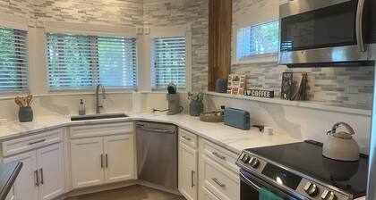 Charming 1-bedroom apartment in beautiful Brewster with WiFi, AC