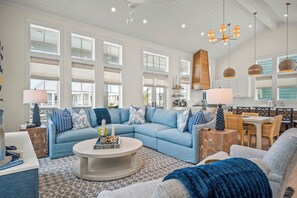 Smart TV, DVD player, books, video library - Pet-Friendly retreat, steps away from the pool, fitness center, and dog park (Port Aransas)