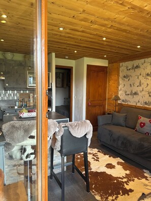 Living area - Luxury Burberry (Demi-Quartier)