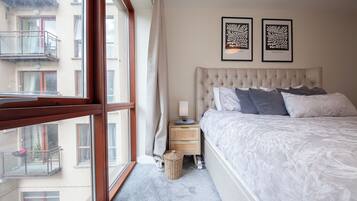 2 bedrooms, desk, iron/ironing board, Internet