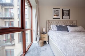 2 bedrooms, desk, iron/ironing board, internet