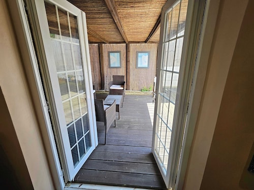 Large 4 bed house with huge garden and parking