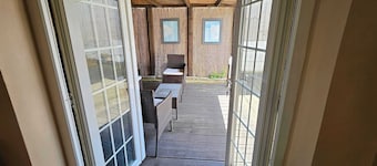 Large 4 bed house with huge garden and parking