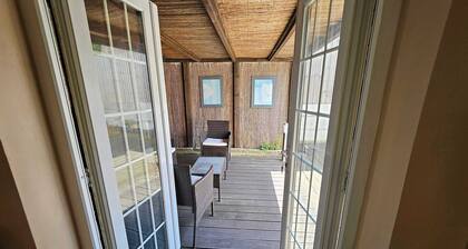 Large 4 bed house with huge garden and parking