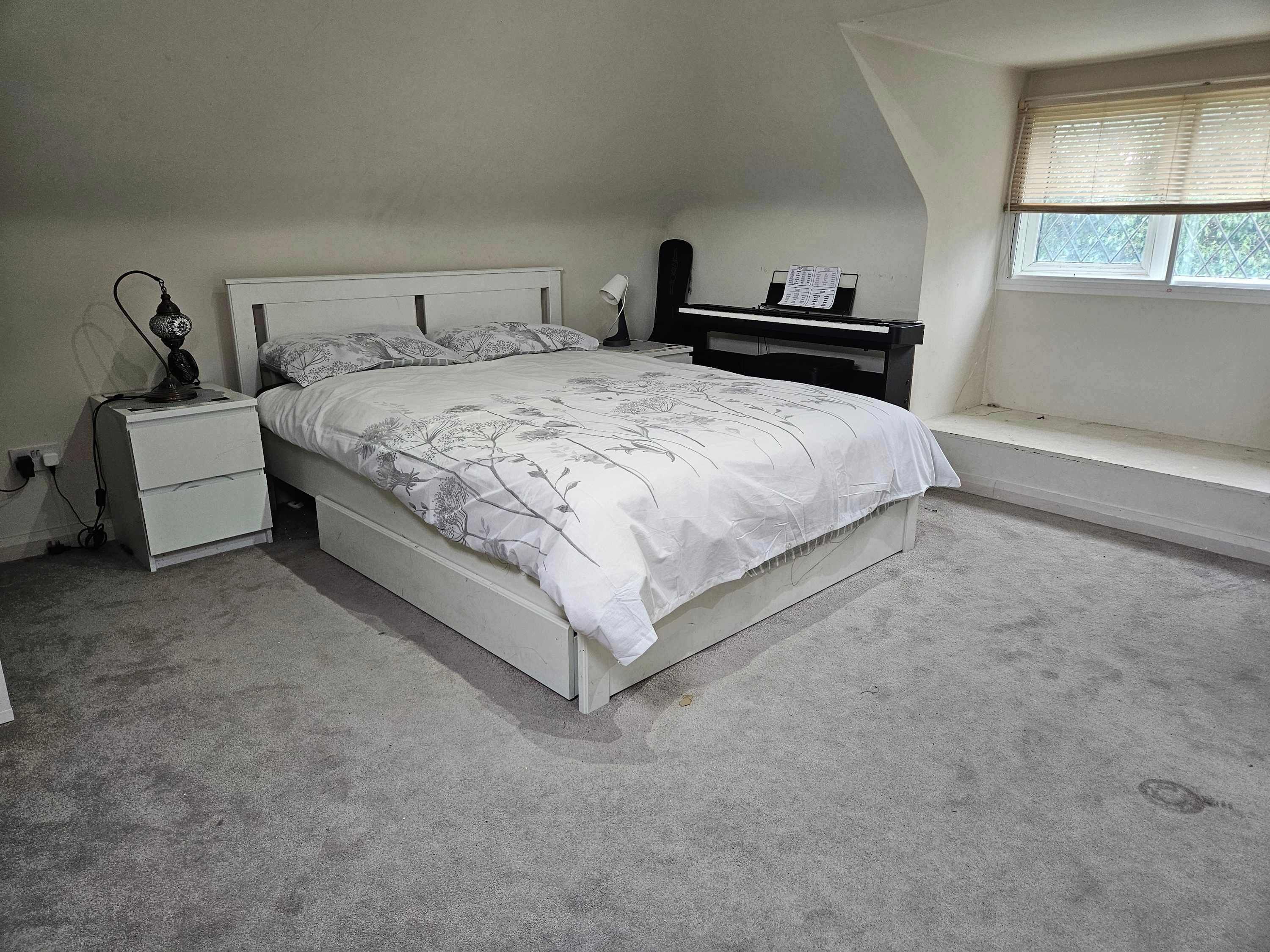 4 bedrooms, iron/ironing board, Internet, bed sheets