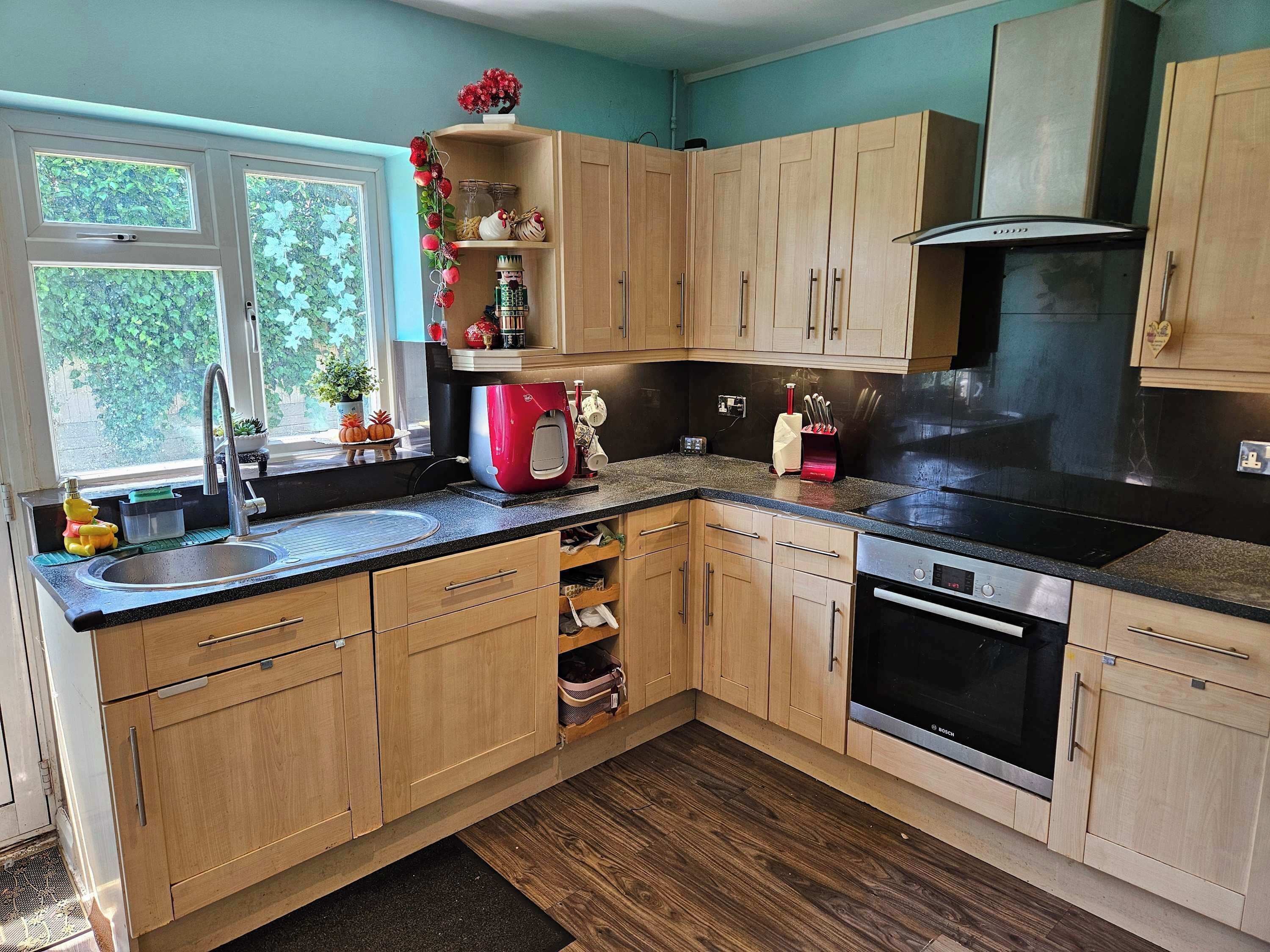 ثلاجة، ميكروويف، فرن، موقد طهي مسطح