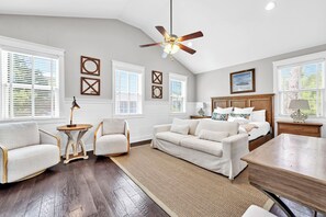 4 Schlafzimmer, Schreibtisch, Bügeleisen/Bügelbrett, kostenloses WLAN