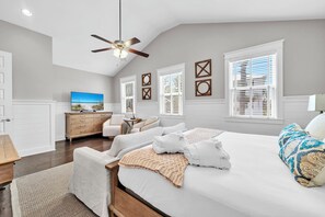 4 bedrooms, desk, iron/ironing board, free WiFi - Highland Parks 30A! Resort-Style Pool - Complimentary 6-Seater LSV (Santa Rosa Beach)