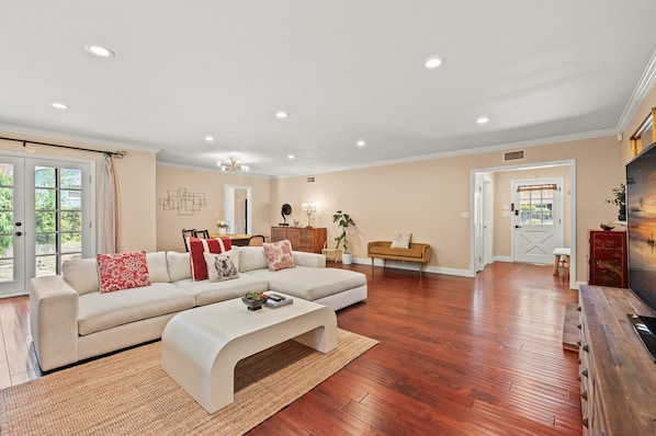 1 bedroom, Internet - Private Room With Shared Bathroom (La Puente)