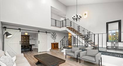 Luxury Hilltop Designer House w Pool Great View