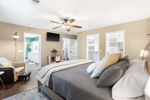 4 bedrooms, desk, iron/ironing board, WiFi