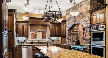 The Highlands mansion and events, sleeps 28