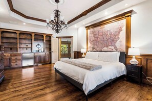 9 bedrooms, desk, iron/ironing board, WiFi - The Highlands mansion and events, sleeps 28 (Decatur)