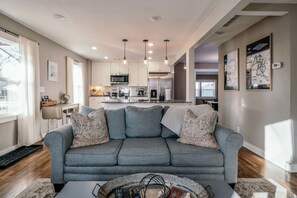 TV, livros, escritórios