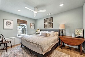 3 bedrooms, desk, iron/ironing board, WiFi - Idyll Cottage Summary (Bentonville)