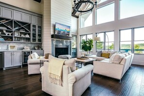 TV, fireplace, books, offices - Lakefront at War Eagle (Little Flock)