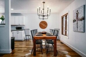 Dining - Magnolia House Summar (Bella Vista)