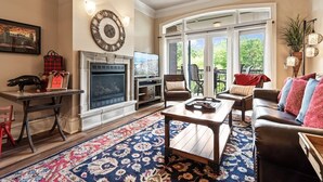 TV, fireplace - Metro District Loft (Fayetteville)