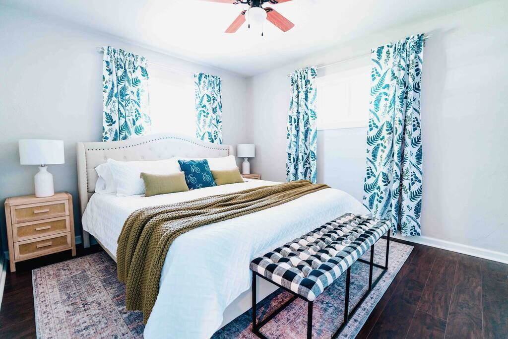 4 habitaciones, tabla de planchar con plancha, wifi y ropa de cama 
