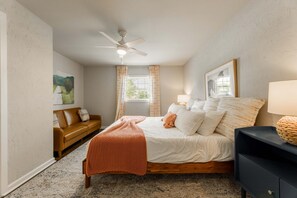 4 bedrooms, iron/ironing board, WiFi, bed sheets