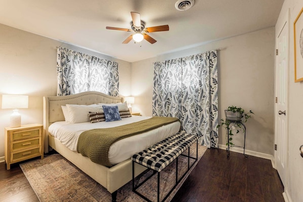 4 bedrooms, iron/ironing board, WiFi, bed sheets