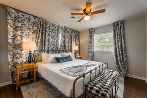 4 bedrooms, iron/ironing board, WiFi, bed sheets