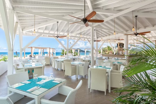 The Blu-Edge - 3-bedroom Beach Villa • Oceanview + FREE Wyndham Resort Access