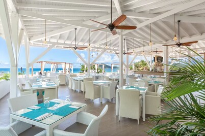 The Blu-Edge - 3-bedroom Beach Villa • Oceanview + FREE Wyndham Resort Access