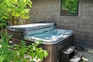 Outdoor spa tub - The Woolsey Summary: (Fayetteville)