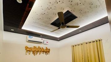 7 Mountain Farm Villa | Desk, free WiFi