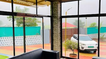 7 Mountain Farm Villa | ห้องนั่งเล่น | ทีวีจอแบน