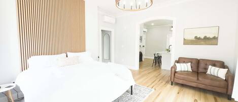 1 soverom, skrivebord, strykejern/-brett og wi-fi (inkludert)