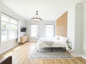 1 quarto, escrivaninha, ferros/tábuas de passar roupa, Wi-Fi de cortesia