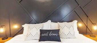 Jennifer's Stylish & Modern Broadway Getaway