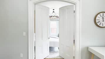 1 habitación, escritorio, tabla de planchar con plancha y wifi gratis