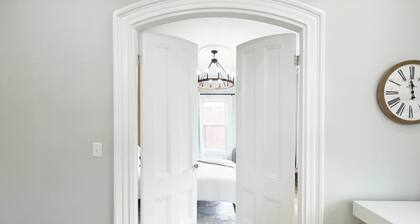Jennifer's Spa-Like Modern & Chic Broadway Retreat