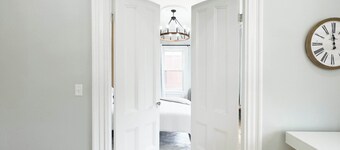 Jennifer's Spa-Like Modern & Chic Broadway Retreat